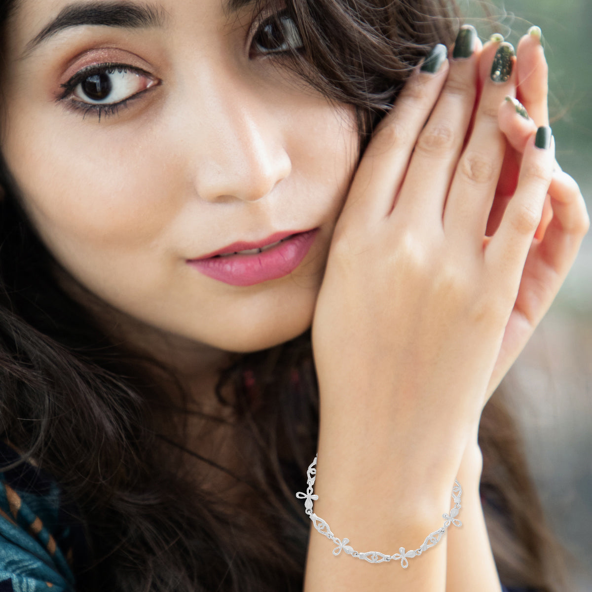 Stylish Floral Link Bracelet