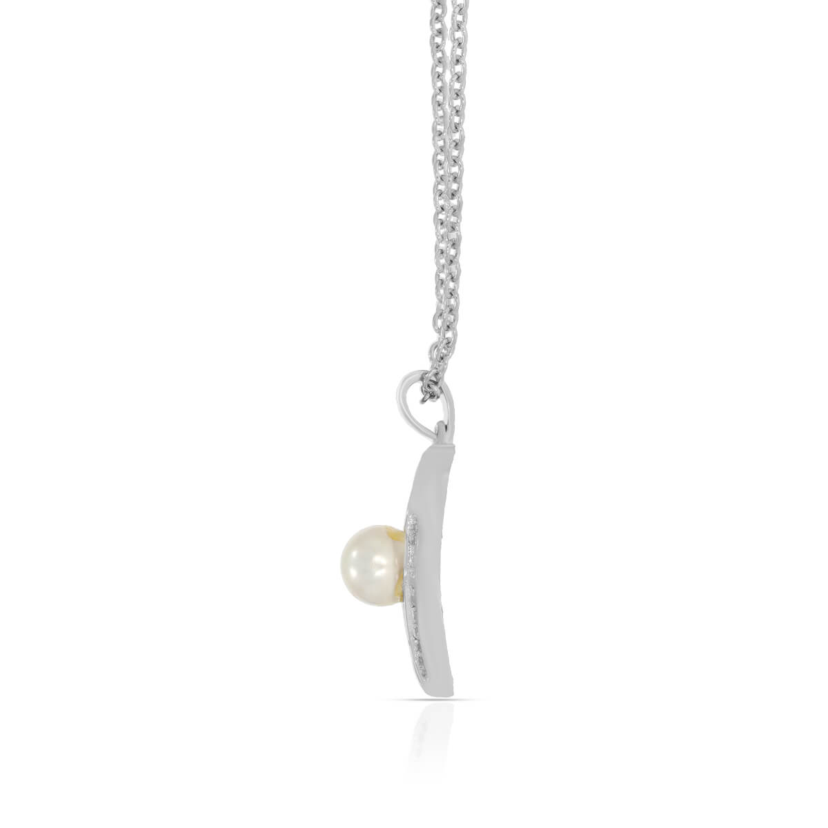 Pearl in Twist Pendant with Chain