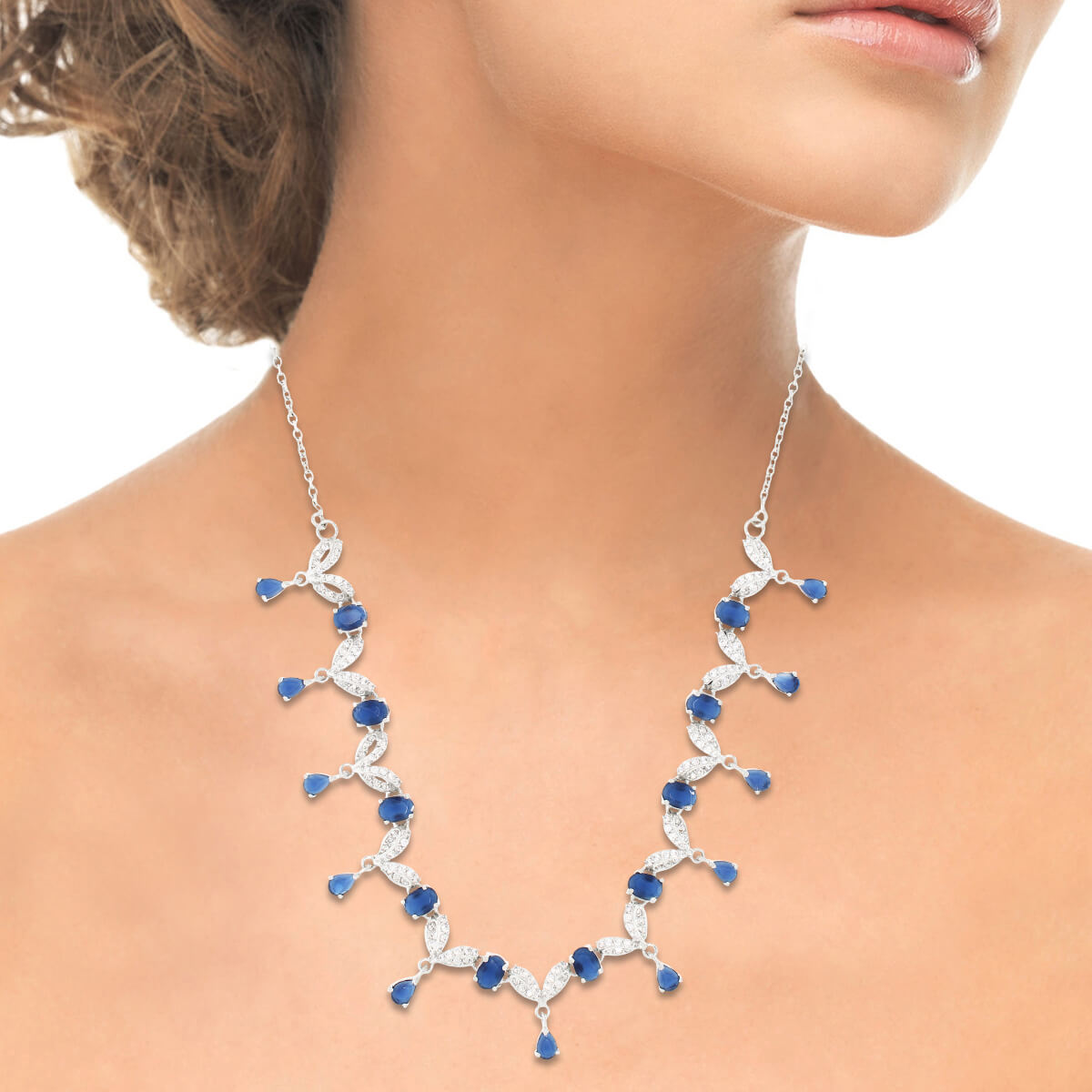 Exquisite Dreamy Blue Necklace Set In Silver