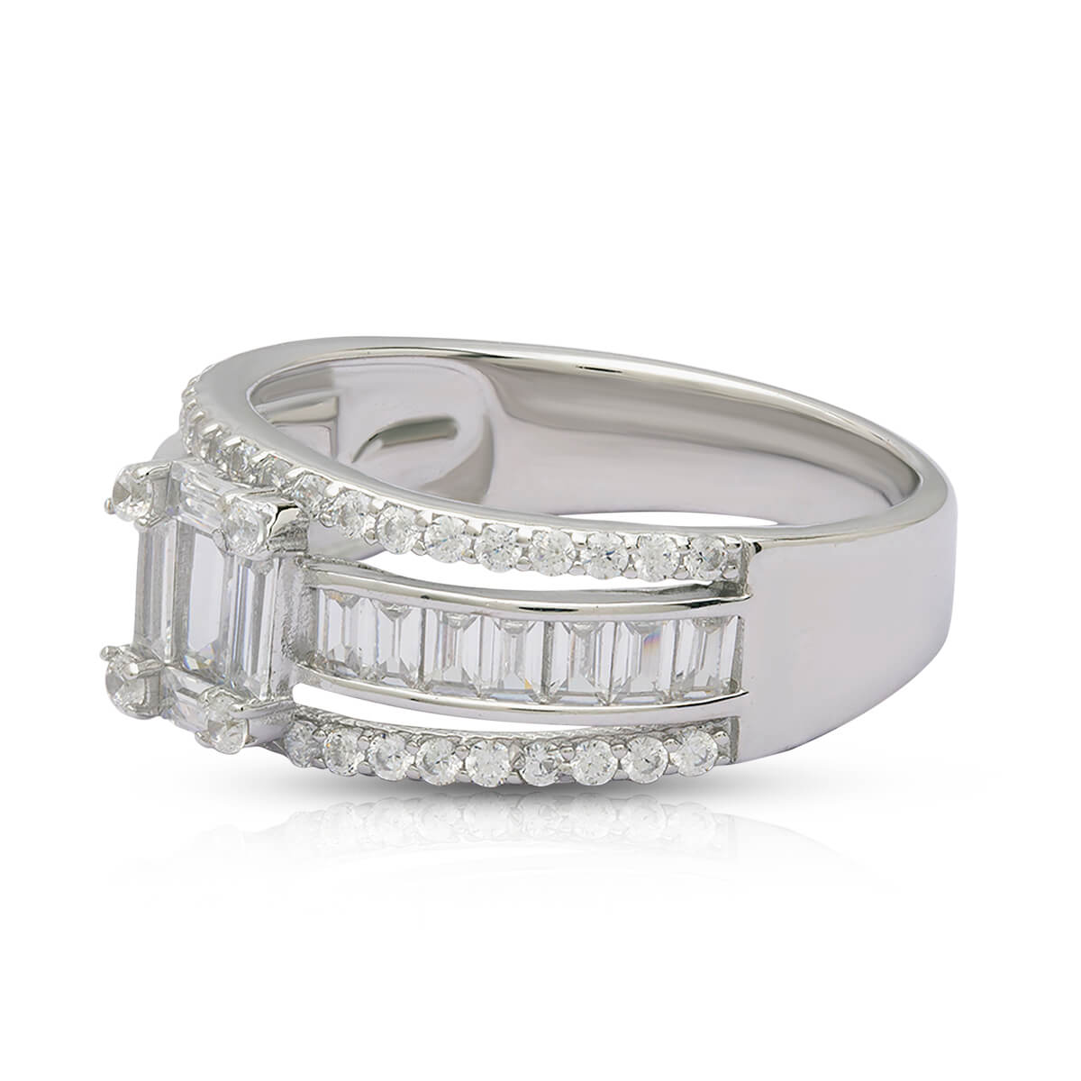 Glamorous Crystal Studded Silver Ring